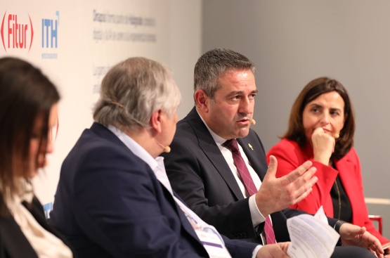 Ir a la noticia El alcalde de Alcantarilla, Joaquín Buendía, presenta en Fitur el proyecto de recuperación de la huerta de El Soto