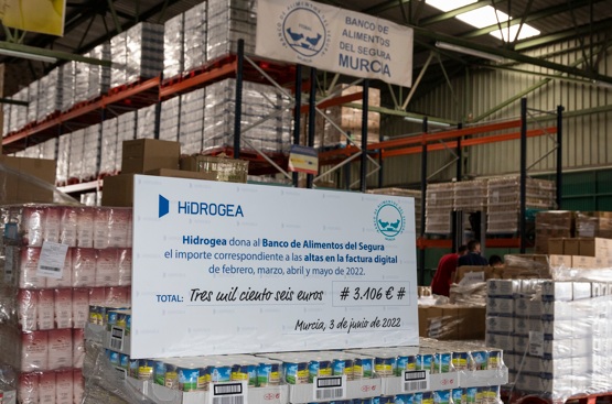 Ir a la noticia Donación del primer cheque al Banco de Alimentos del Segura por la campaña de la factura digital