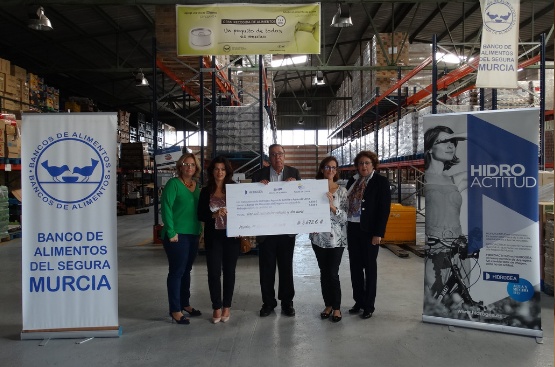 Ir a la noticia Trabajadores de Hidrogea consiguen recaudar 3.672 € para el Banco de Alimentos