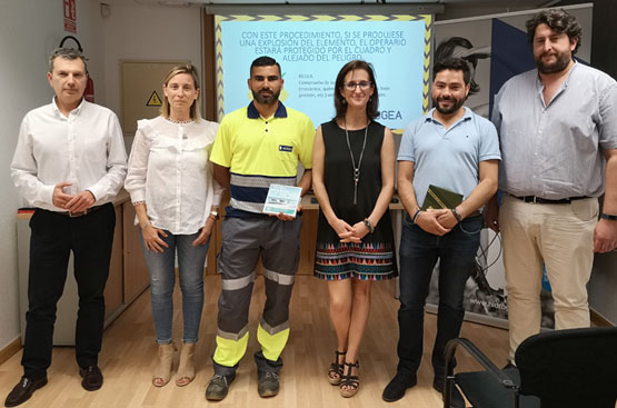 Ir a la noticia Hidrogea premia a dos empleados por sus ideas para mejorar la seguridad en su trabajo diario
